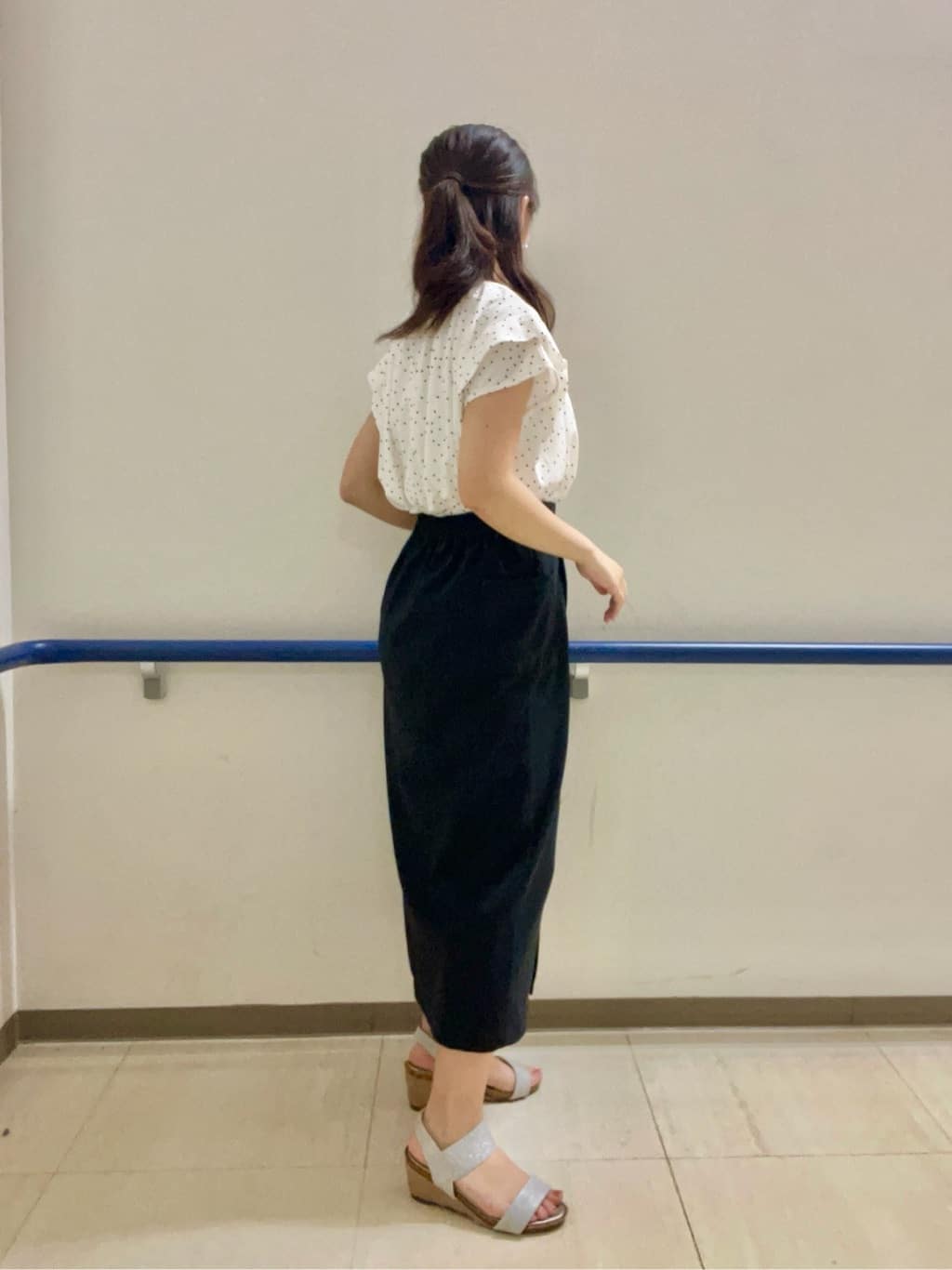 あもさんの「SHOO･LA･RUE｜【S-LL/ひんやり】きちんと見えで好印象 ドット柄デザイントップス」を使ったコーディネート