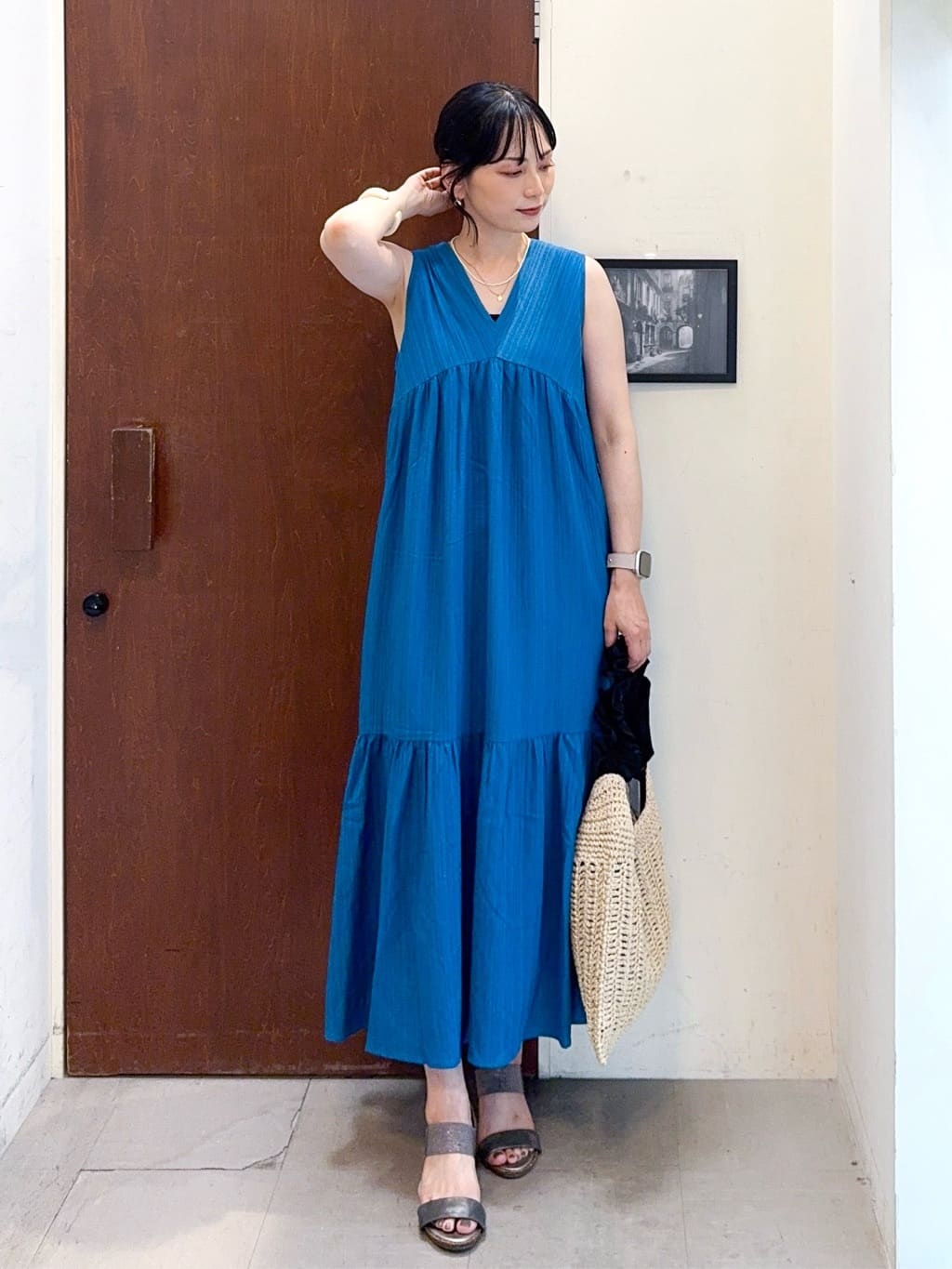 𝐇𝐢𝐫𝐨𝐦𝐢さんの「SHOO･LA･RUE｜【S-LL】後ろ姿も抜かりなく 1枚でサマ見え ティアードワンピース」を使ったコーディネート