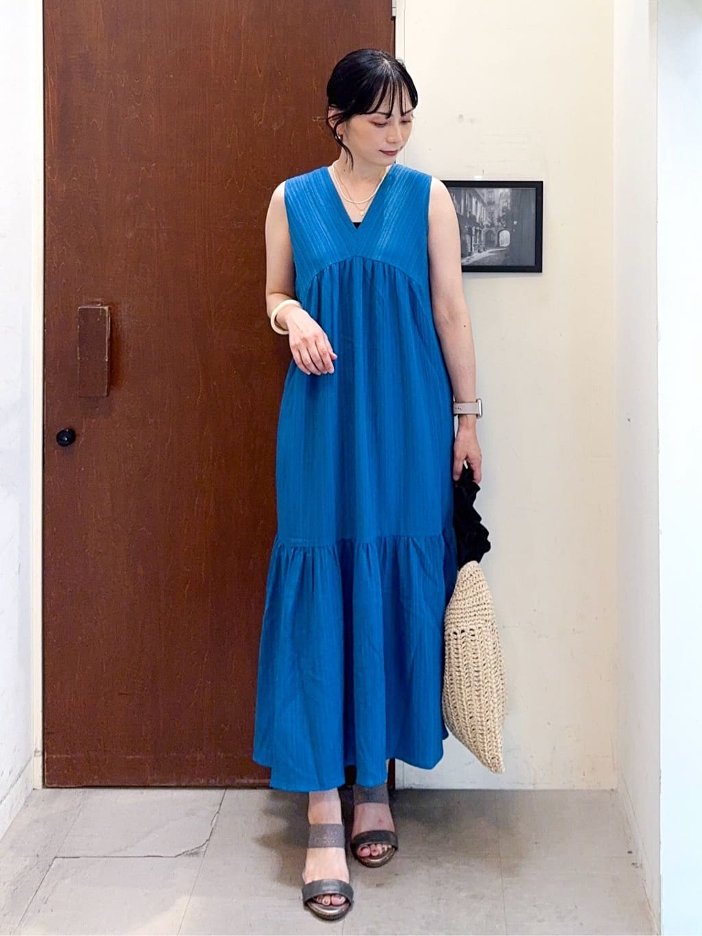 𝐇𝐢𝐫𝐨𝐦𝐢さんの「SHOO･LA･RUE｜【S-LL】後ろ姿も抜かりなく 1枚でサマ見え ティアードワンピース」を使ったコーディネート