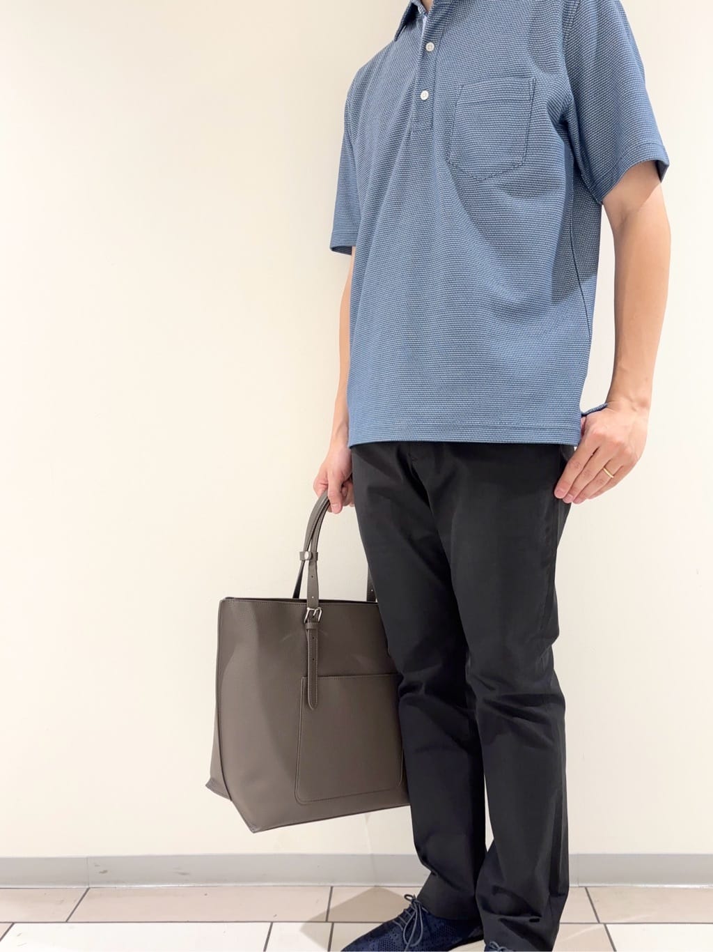 及川さんの「TAKEO KIKUCHI｜【抗菌防臭／9色5サイズ展開】ハニカムメランジ ポロシャツ」を使ったコーディネート