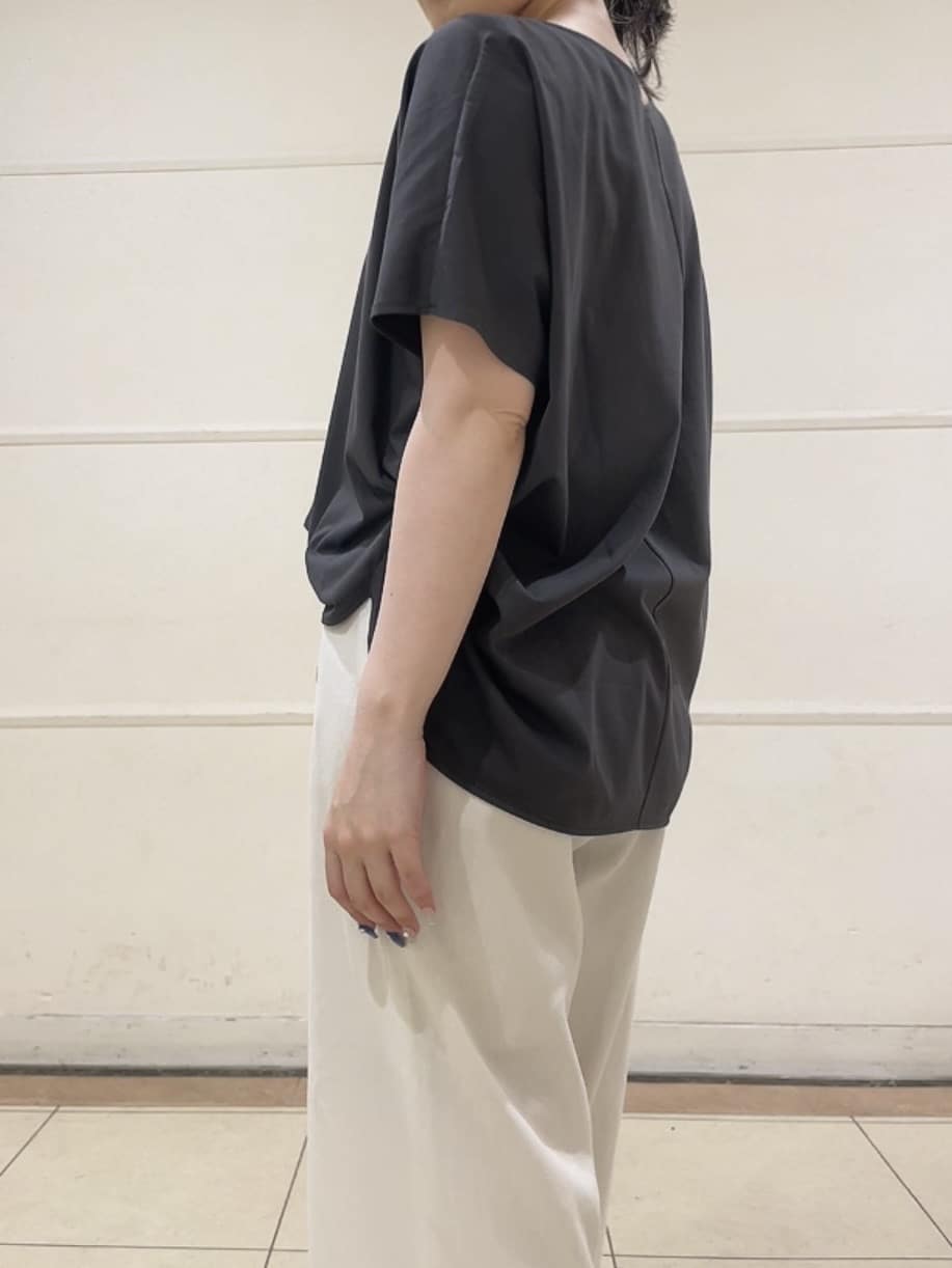 watanabeさんの「UNTITLED｜【接触冷感/洗える】Vネックコットンプルオーバー」を使ったコーディネート