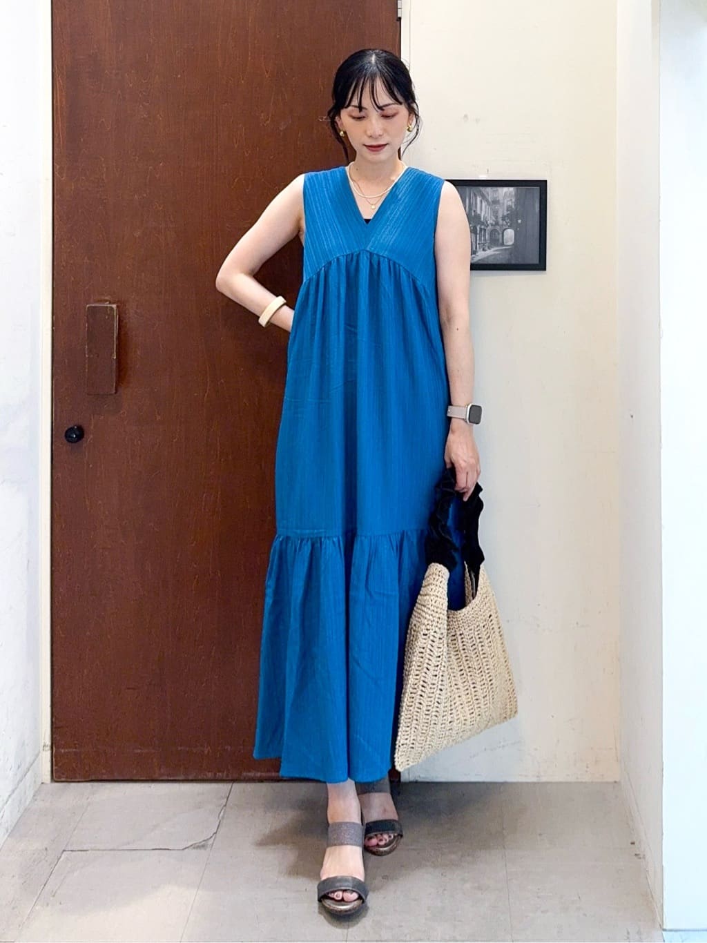 𝐇𝐢𝐫𝐨𝐦𝐢さんの「SHOO･LA･RUE｜【S-LL】後ろ姿も抜かりなく 1枚でサマ見え ティアードワンピース」を使ったコーディネート