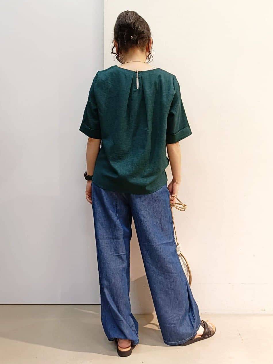 あんさんの「THE SHOP TK｜麻調メッシュブラウス【二の腕カバー/洗える】」を使ったコーディネート