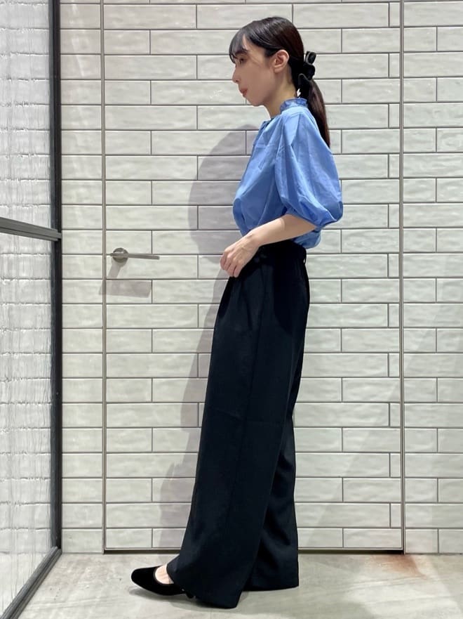 ayakaさんの「OPAQUE.CLIP｜シアーフリルネックブラウス【洗濯機洗い可】」を使ったコーディネート