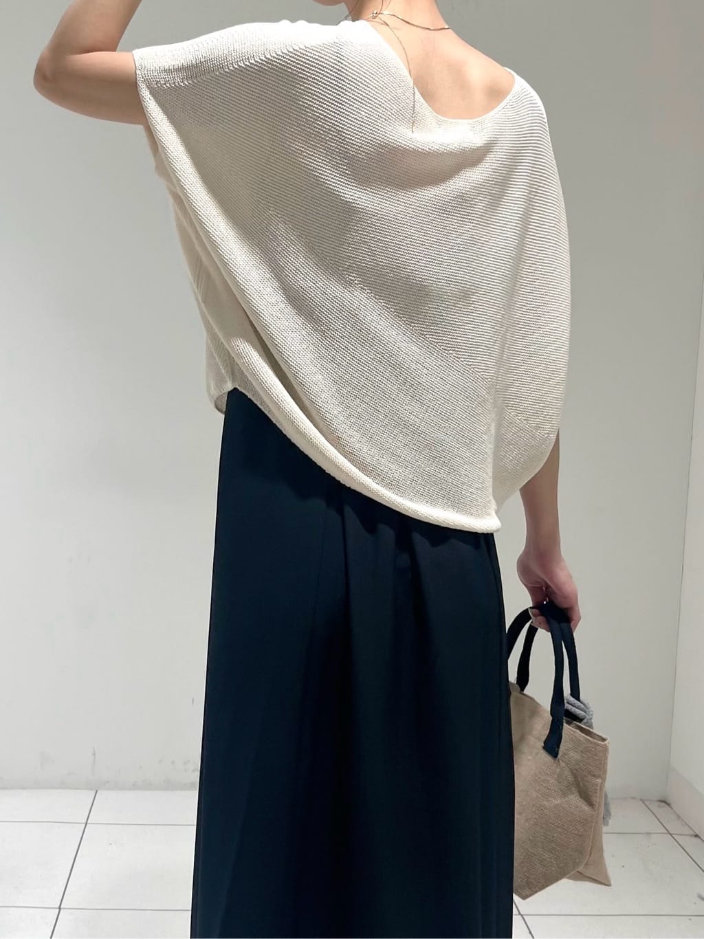 shioriさんの「INDIVI｜【洗える／清涼感】コクーンシルエットニット」を使ったコーディネート