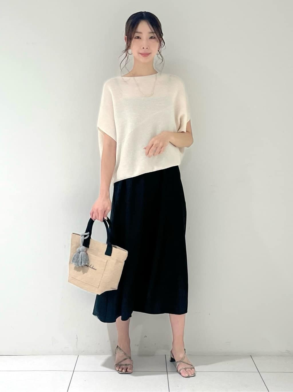 shioriさんの「INDIVI｜【洗える／清涼感】コクーンシルエットニット」を使ったコーディネート