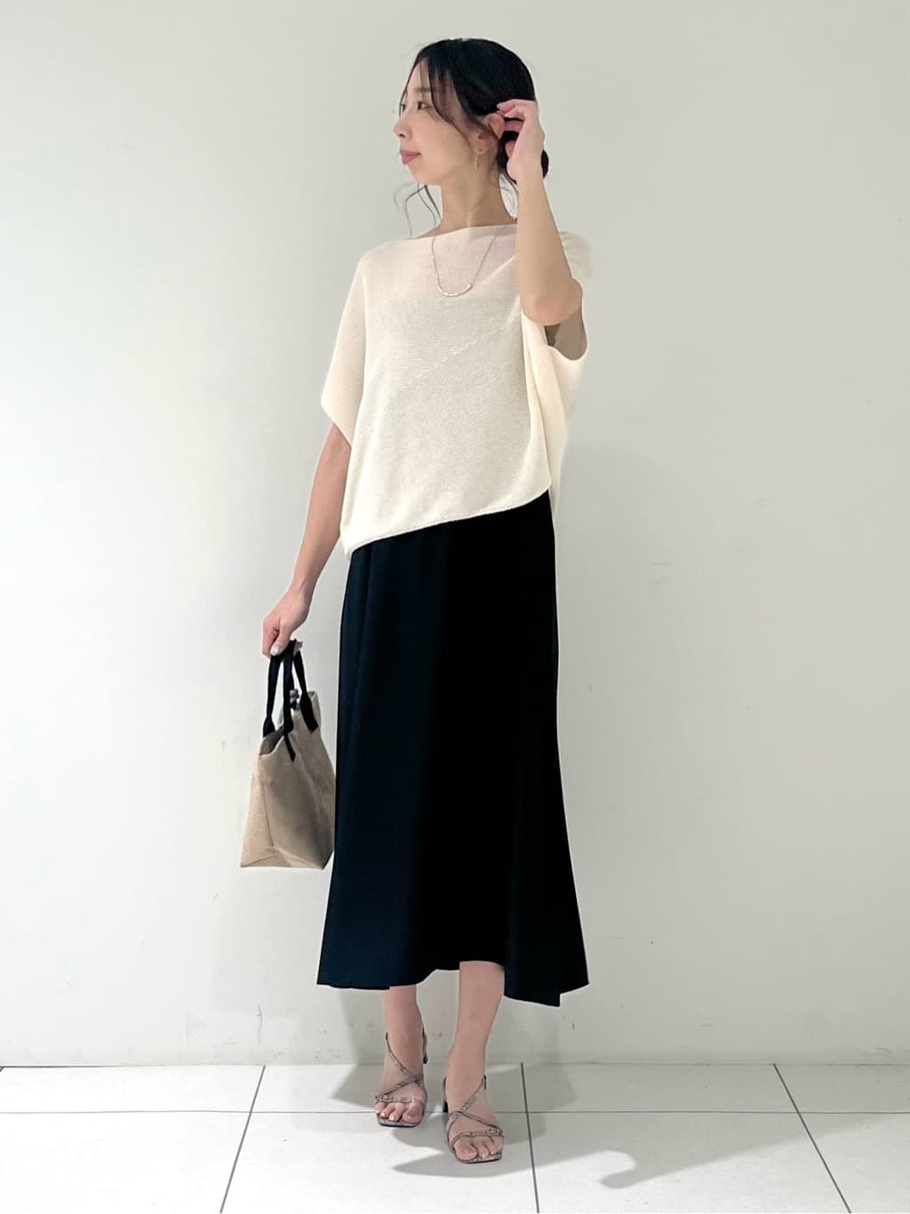 shioriさんの「INDIVI｜【洗える／清涼感】コクーンシルエットニット」を使ったコーディネート