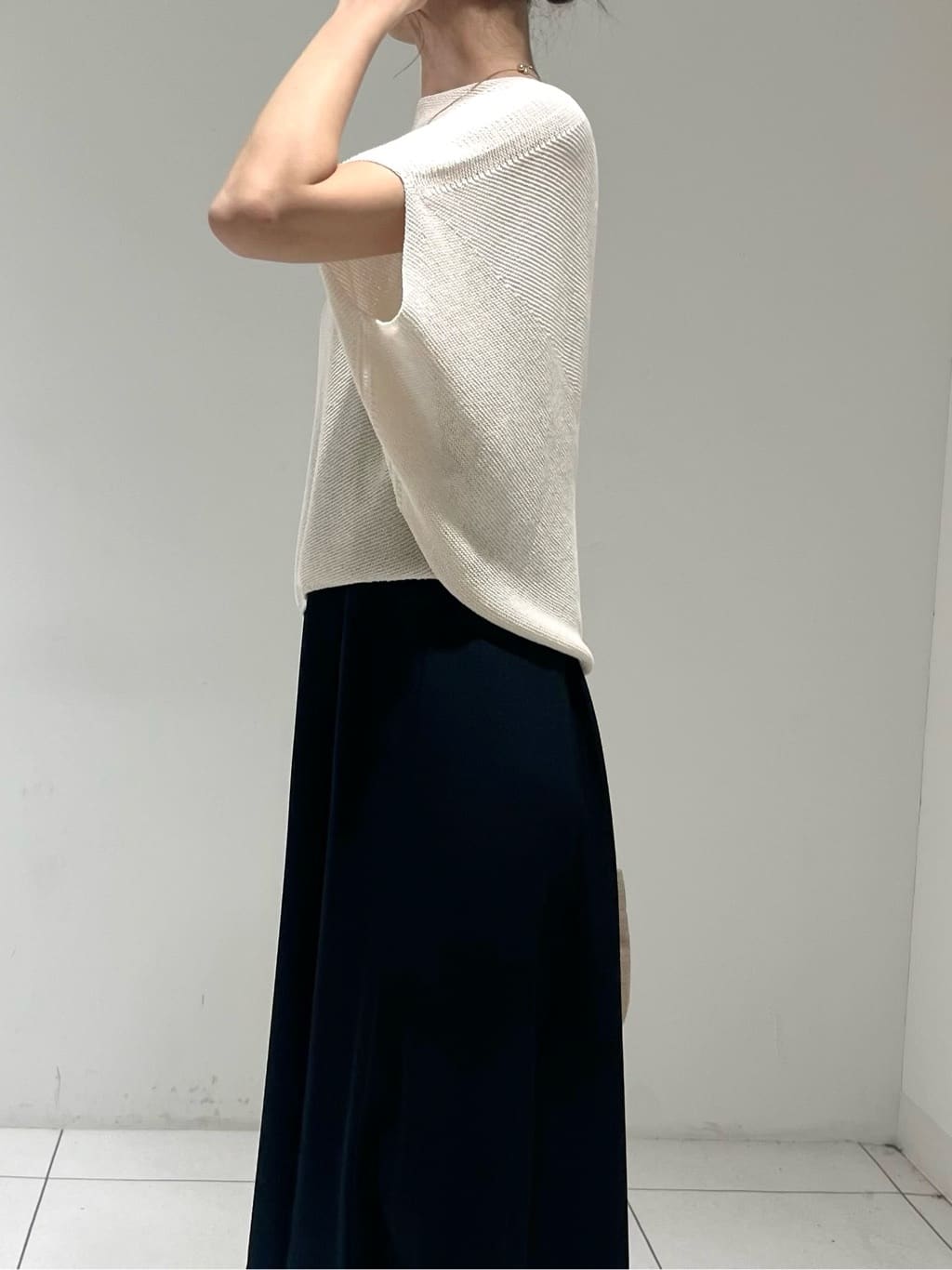 shioriさんの「INDIVI｜【洗える／清涼感】コクーンシルエットニット」を使ったコーディネート
