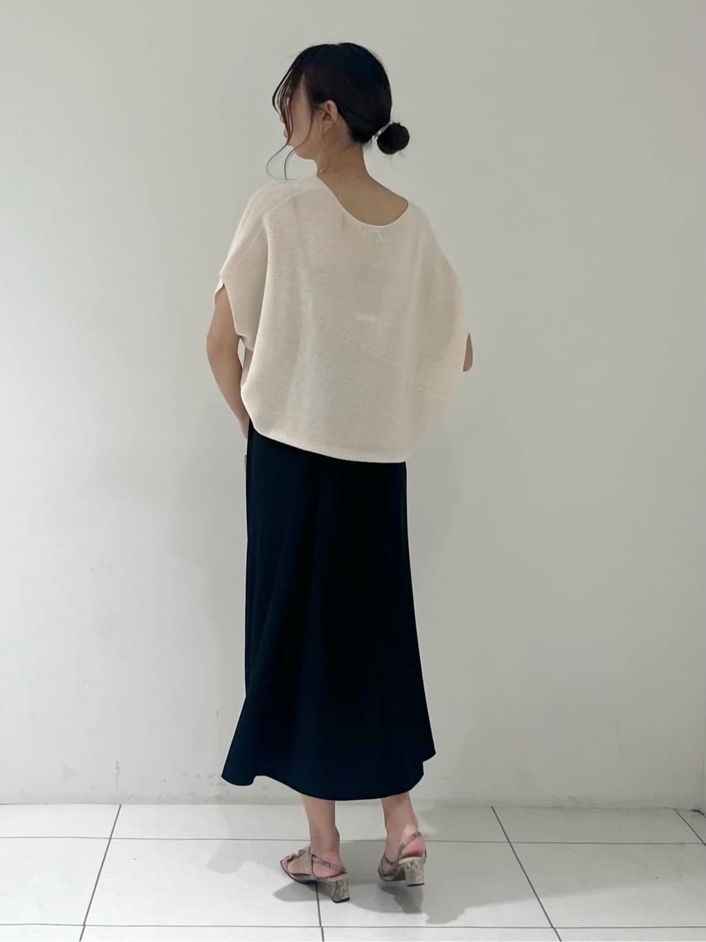 shioriさんの「INDIVI｜【洗える／清涼感】コクーンシルエットニット」を使ったコーディネート