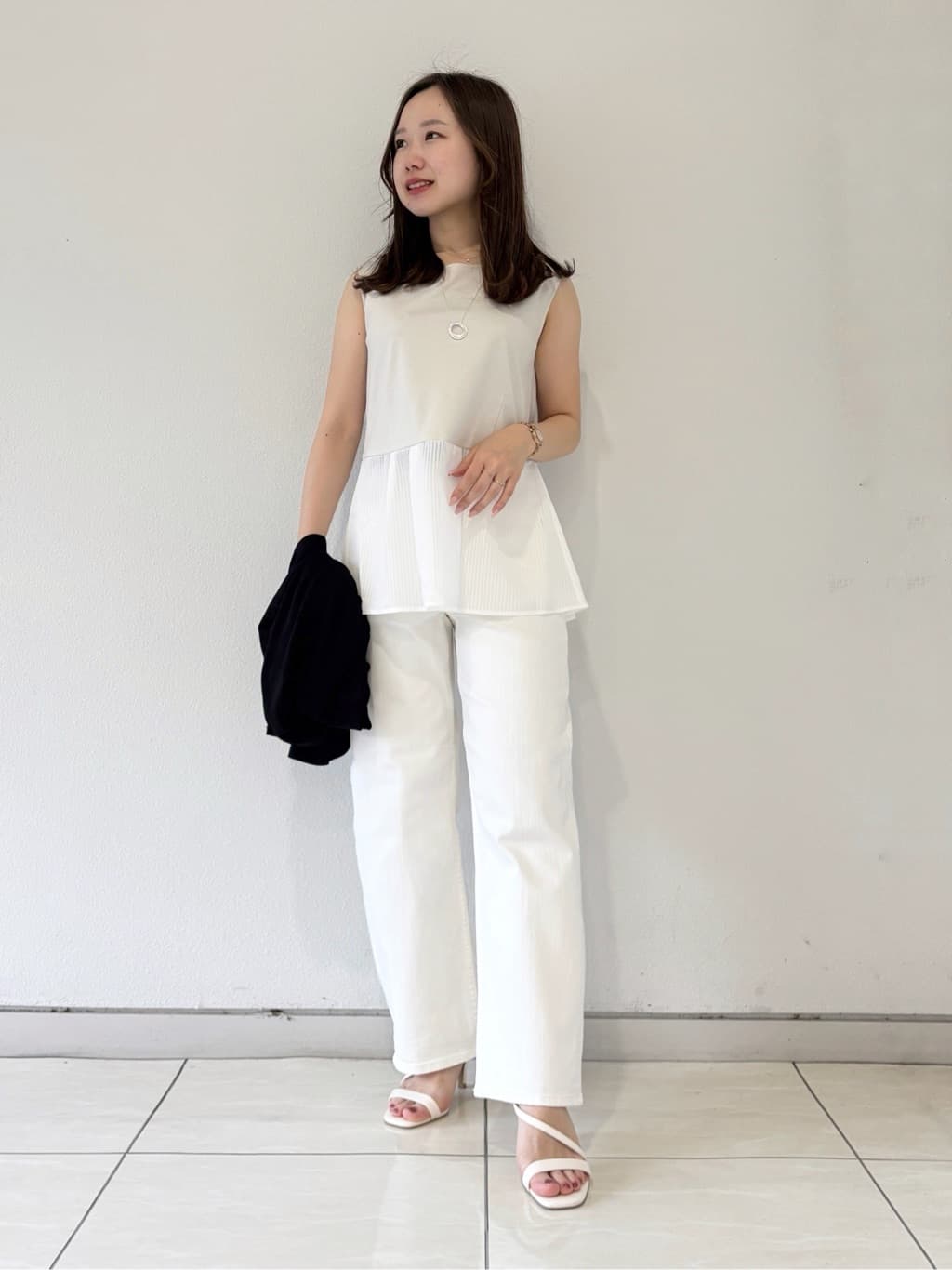 kahoさんの「INDIVI｜【褒められデニム】ワイドストレート デニムパンツ」を使ったコーディネート