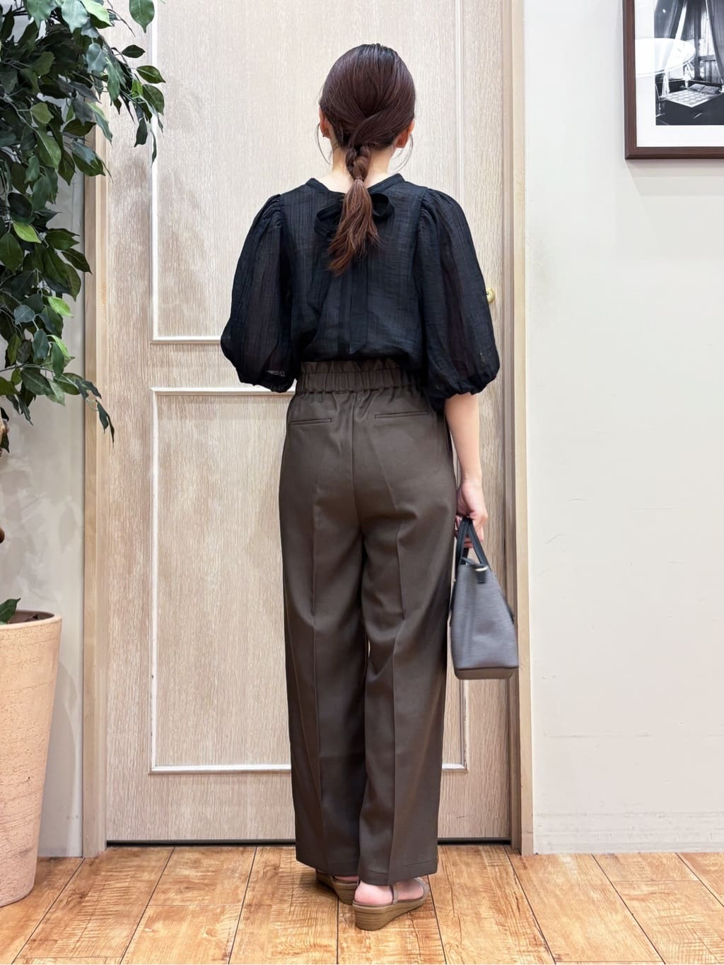 なみさんの「SHOO･LA･RUE｜【S-LL/前後2WAY】バルーンスリーブが華やか こなれ見えシアーブラウス」を使ったコーディネート