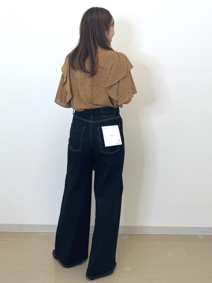 Akiさんの「OPAQUE.CLIP｜ランダムドットフリルブラウス【洗濯機洗い可】」を使ったコーディネート