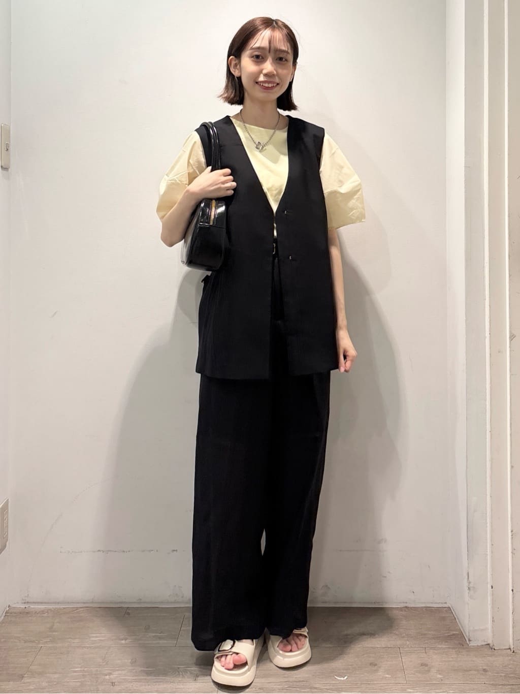 ぶまりんさんの「OPAQUE.CLIP｜【軽量】オイル調合皮ワイドボストンバッグ」を使ったコーディネート