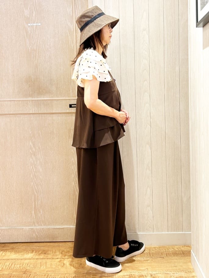 yukaさんの「SHOO･LA･RUE｜【無地/ドット柄】お袖フリルが華やぐ きれいめブラウス」を使ったコーディネート