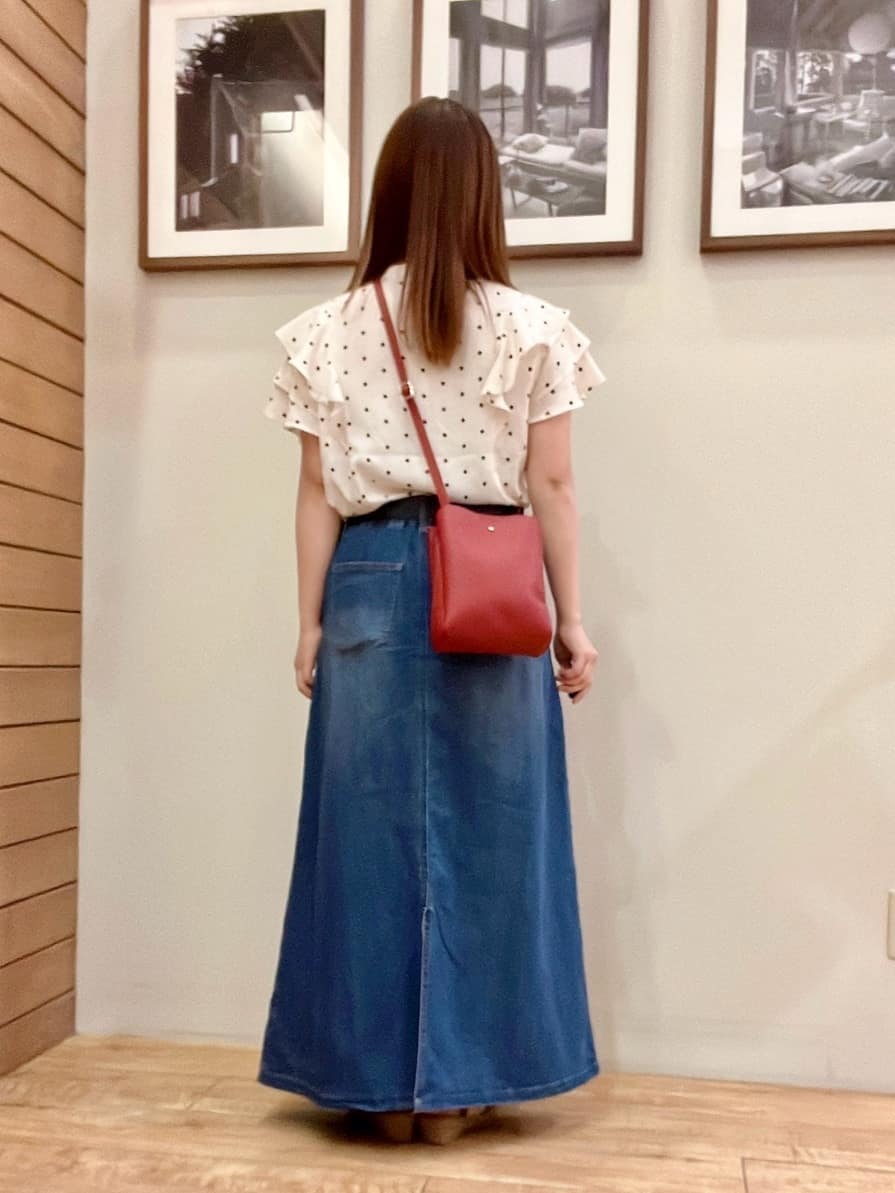 ゆっきーさんの「SHOO･LA･RUE｜【無地/ドット柄】お袖フリルが華やぐ きれいめブラウス」を使ったコーディネート
