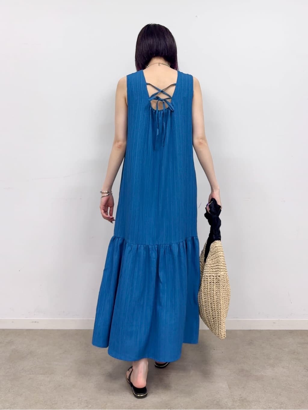 𝐜𝐡𝐢𝐤𝐚さんの「SHOO･LA･RUE｜【S-LL】後ろ姿も抜かりなく 1枚でサマ見え ティアードワンピース」を使ったコーディネート