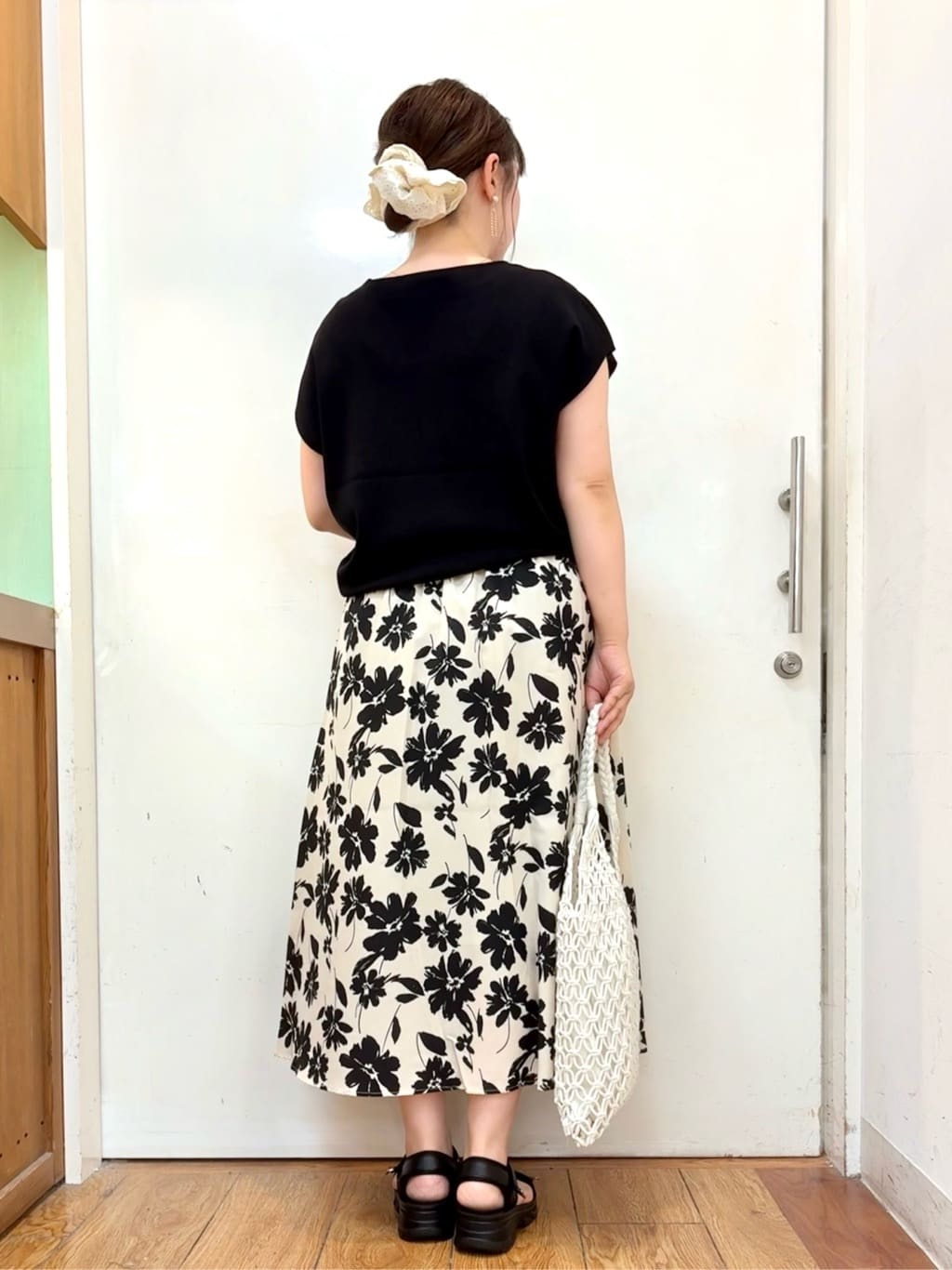 だいわさんの「SHOO･LA･RUE｜【洗える/S-LL/ひんやり】さらりと好印象　総針フレンチスリーブニット」を使ったコーディネート