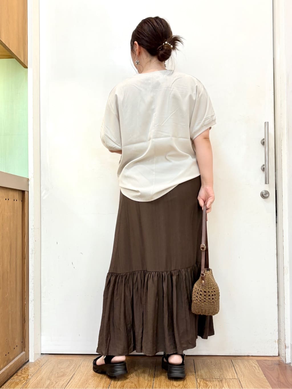 だいわさんの「SHOO･LA･RUE｜【ひんやり/洗濯後しわになりにくい】リブ切り替えドルマンブラウス」を使ったコーディネート