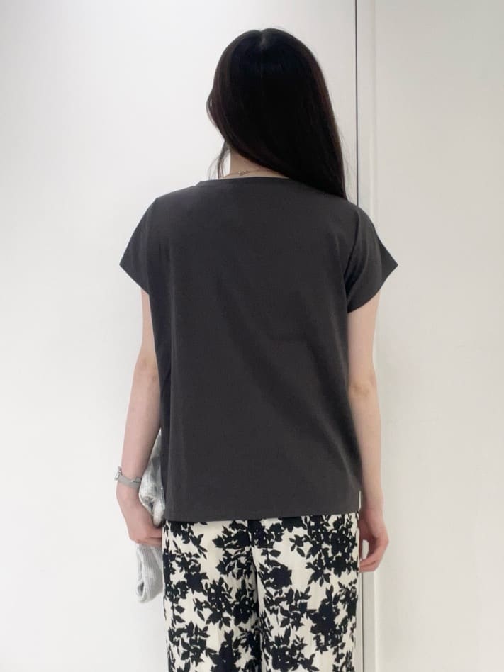 moeさんの「UNTITLED｜【洗える/Tシャツ】ツイストプルオーバー」を使ったコーディネート