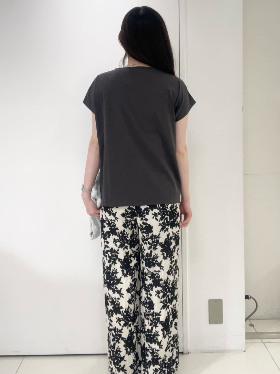 moeさんの「UNTITLED｜【洗える/Tシャツ】ツイストプルオーバー」を使ったコーディネート