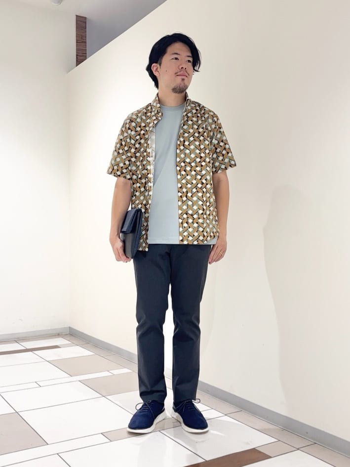 及川さんの「TAKEO KIKUCHI｜【COOL CITY WEAR】籠目アート柄 サッカーシャツ /通気性」を使ったコーディネート