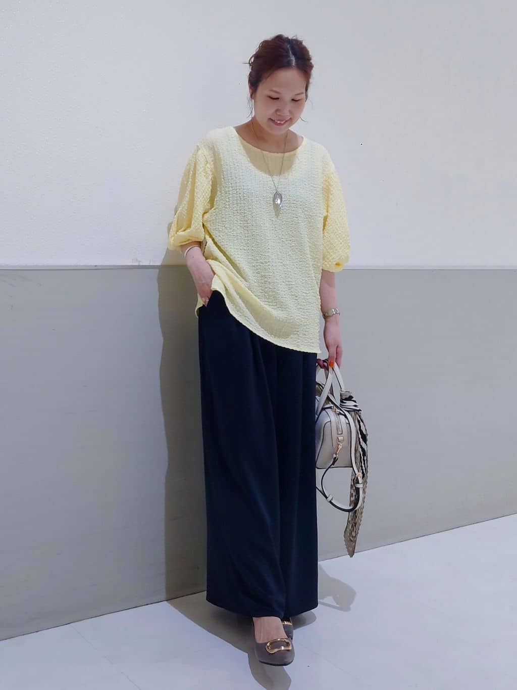 maruさんの「THE SHOP TK｜タックワイドパンツ【UV/洗濯機OK/セットUP可】」を使ったコーディネート