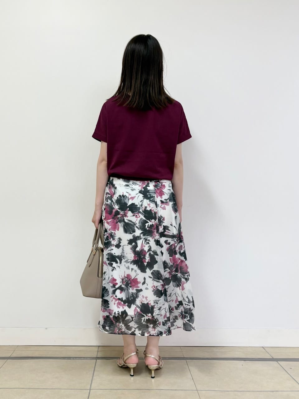 asamiさんの「UNTITLED｜【シアー/後ろウエストゴム】ペイントフラワースカート」を使ったコーディネート