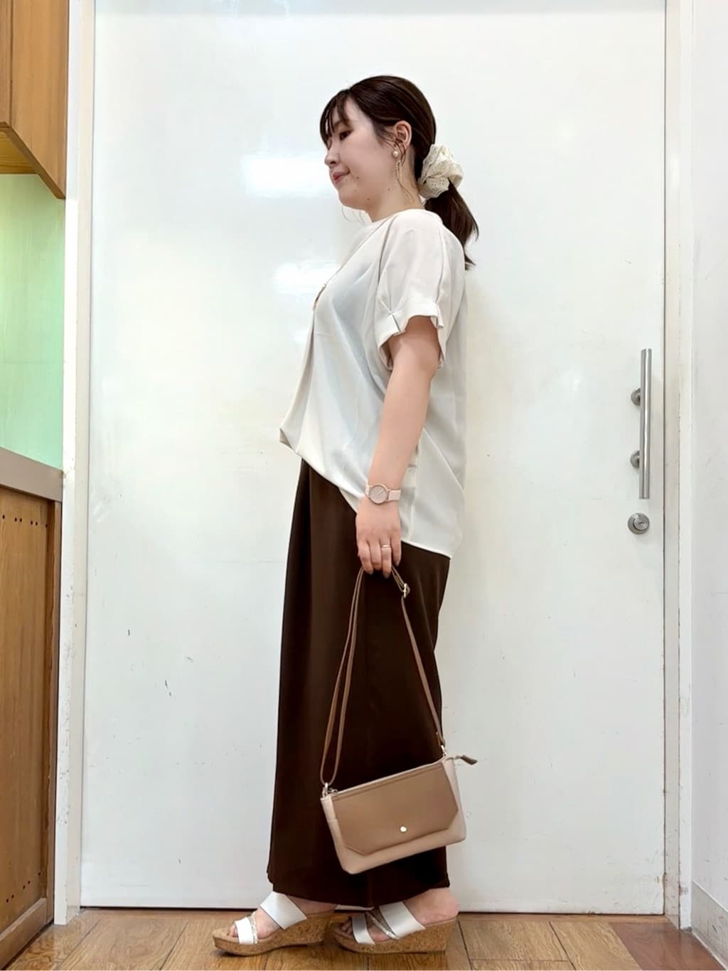 だいわさんの「SHOO･LA･RUE｜【S-LL/セットアップ可/ひんやり】きちんと見えで上品 お袖タック スキッパーブラウス」を使ったコーディネート