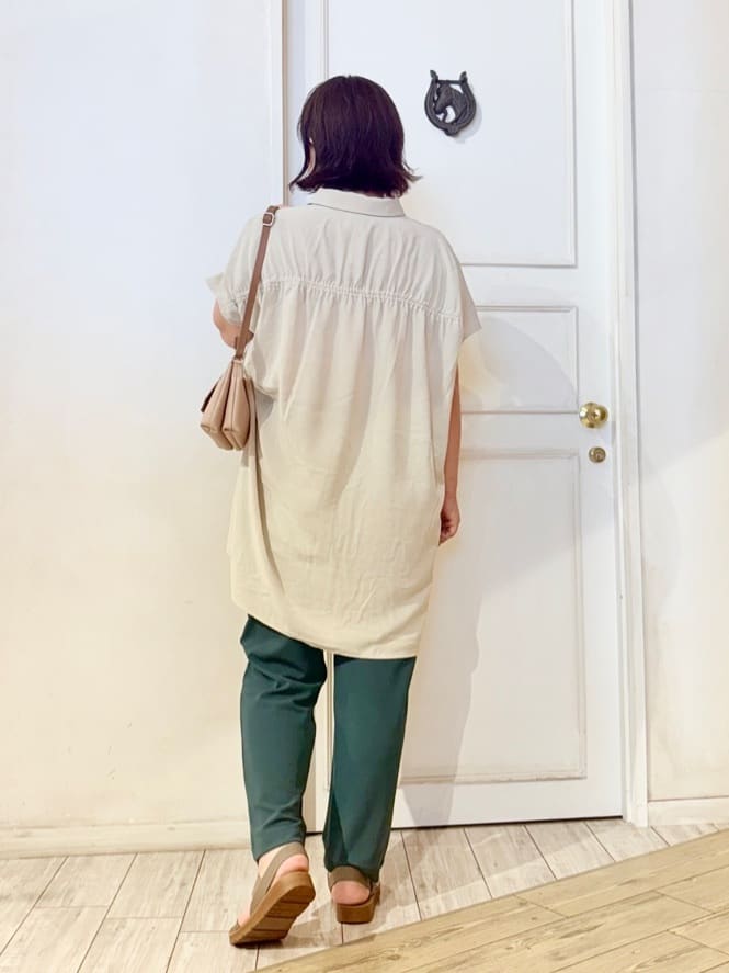 haruさんの「SHOO･LA･RUE｜【S-LL/体型カバー】さらりとしたタッチが心地よい バックギャザーブラウス」を使ったコーディネート