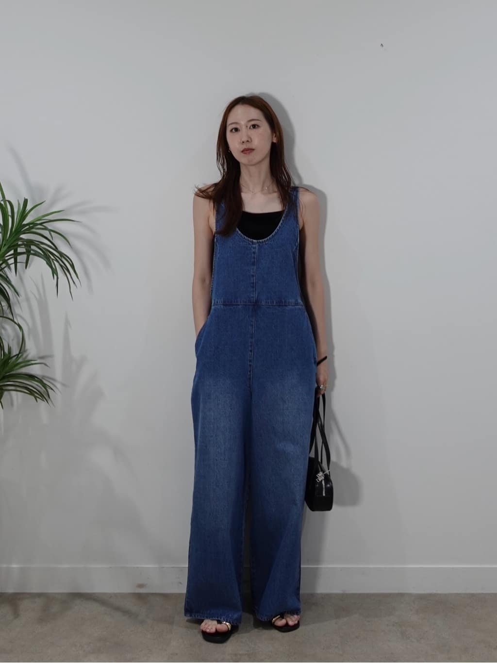 mitsukiさんの「INDIVI｜デニムサロペット」を使ったコーディネート