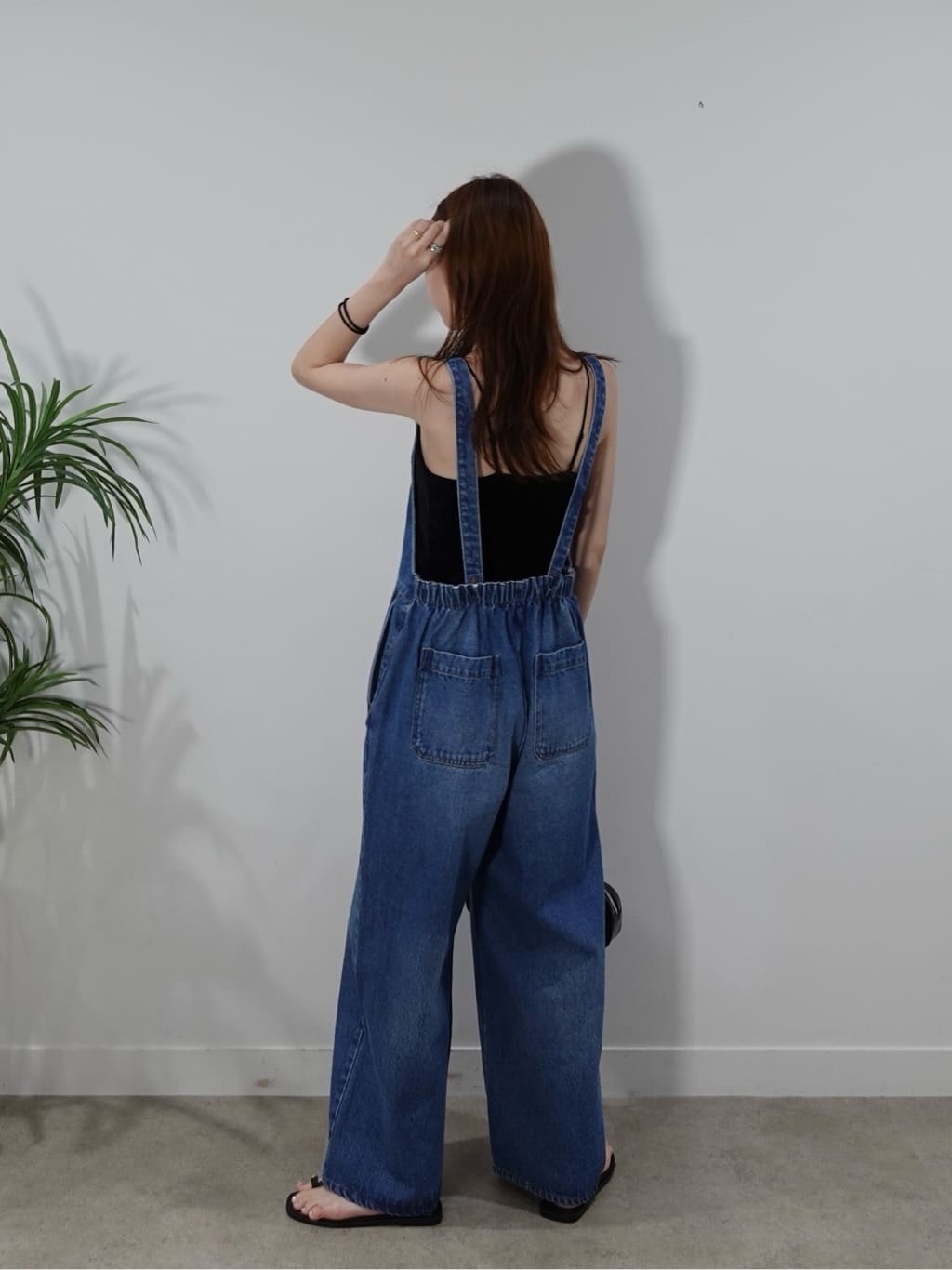 mitsukiさんの「INDIVI｜デニムサロペット」を使ったコーディネート