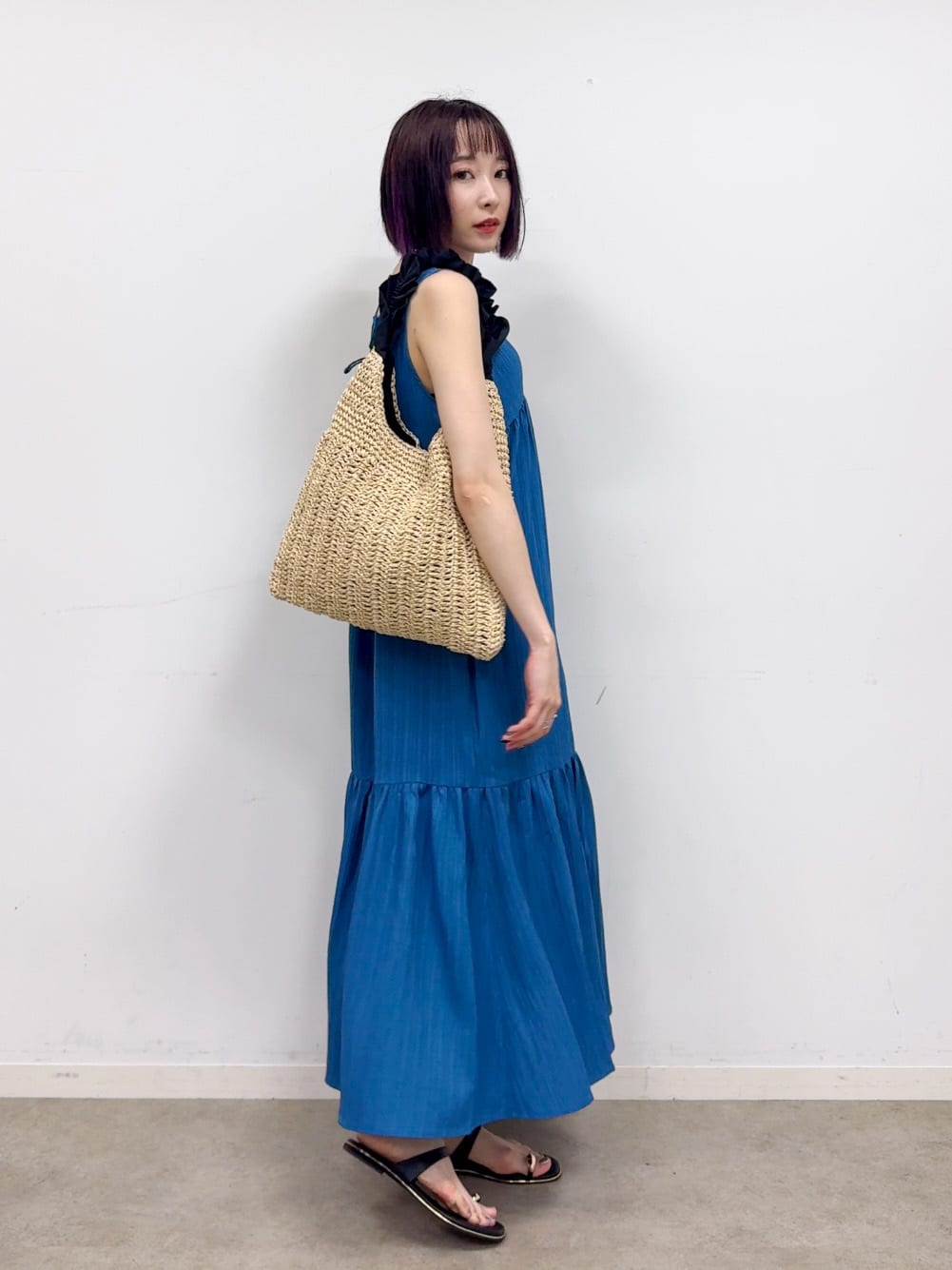 𝐜𝐡𝐢𝐤𝐚さんの「SHOO･LA･RUE｜【S-LL】後ろ姿も抜かりなく 1枚でサマ見え ティアードワンピース」を使ったコーディネート