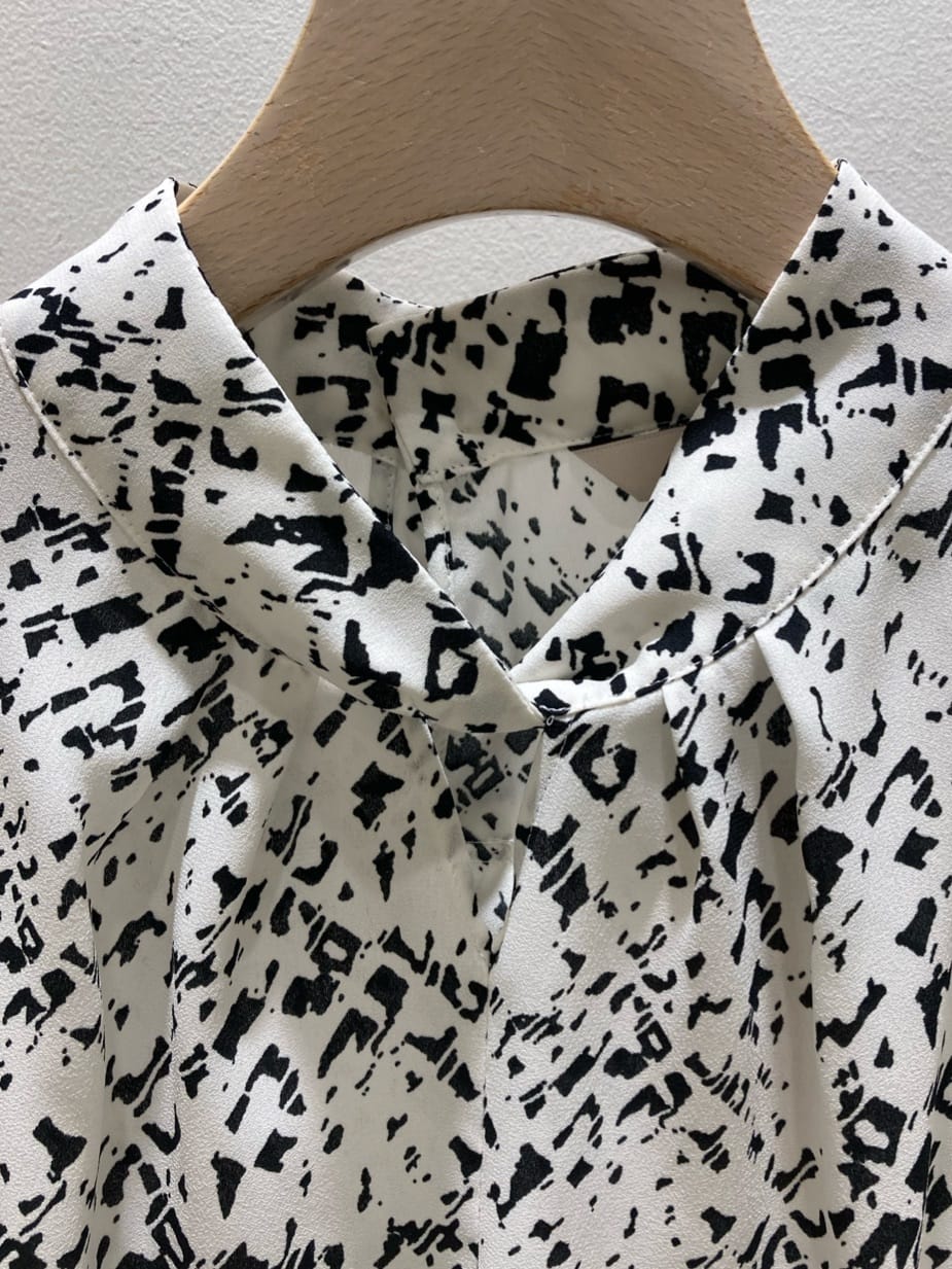 Suzuさんの「COUP DE CHANCE｜【手洗い可/軽量】シンプルラメ混カーディガン」を使ったコーディネート
