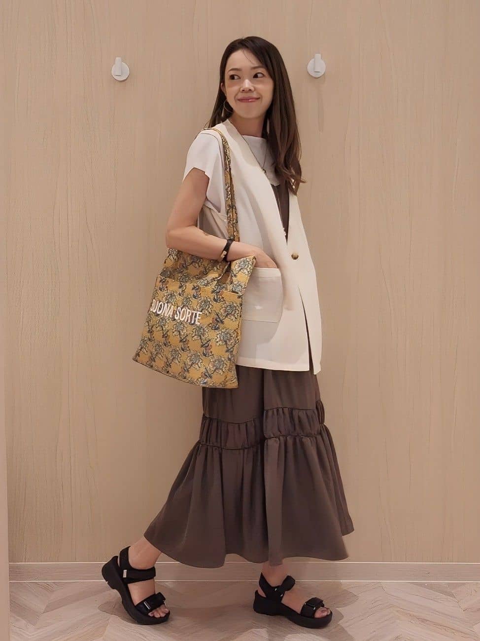 asadaさんの「SHOO･LA･RUE｜【S-LL】夏のレイヤードコーデに さらりと着られるメッシュジレ」を使ったコーディネート
