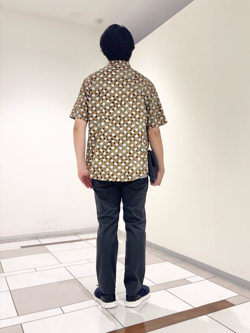 及川さんの「TAKEO KIKUCHI｜【COOL CITY WEAR】籠目アート柄 サッカーシャツ /通気性」を使ったコーディネート