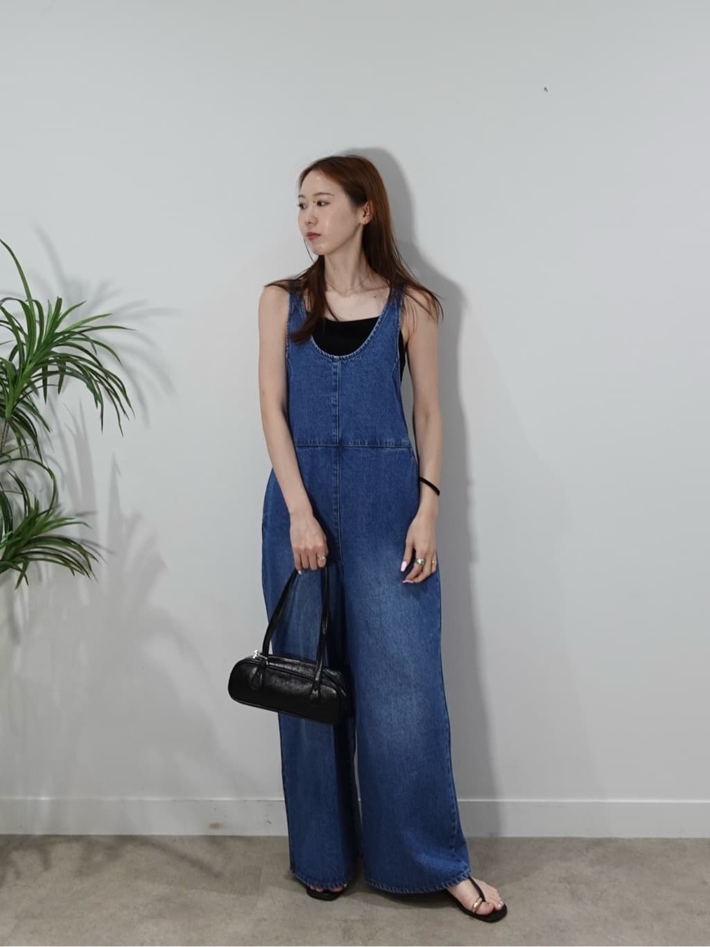 mitsukiさんの「INDIVI｜デニムサロペット」を使ったコーディネート