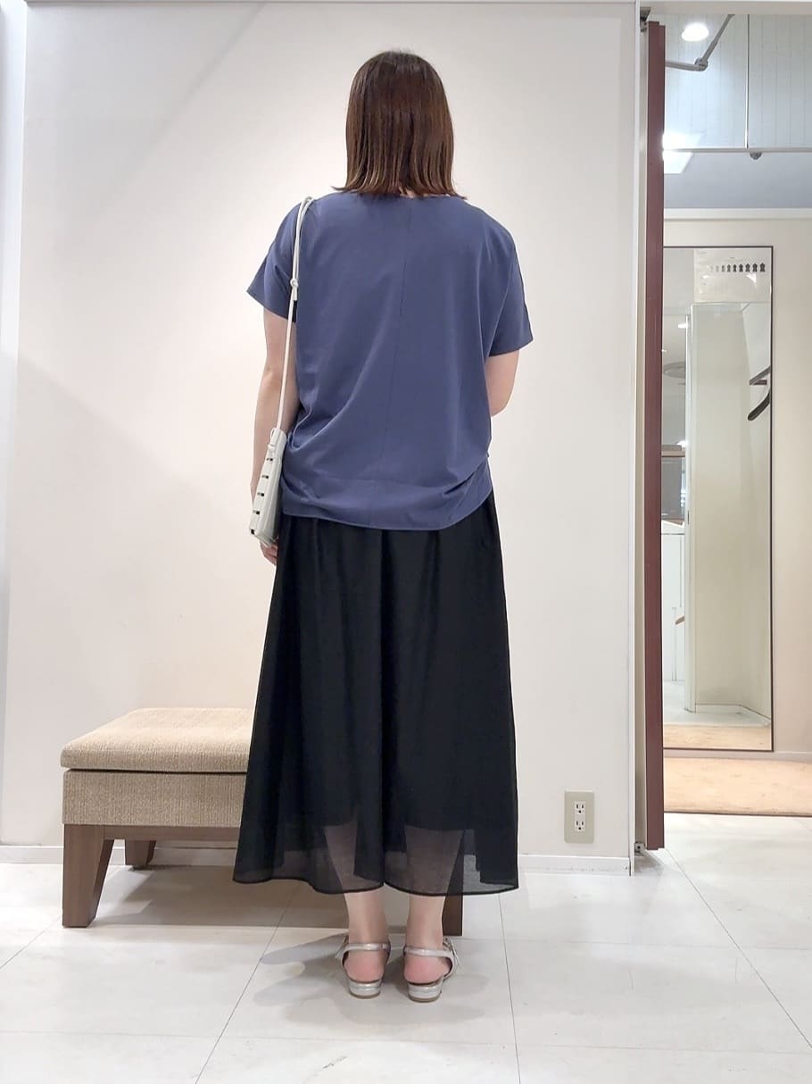 YUIさんの「UNTITLED｜【接触冷感/洗える】Vネックコットンプルオーバー」を使ったコーディネート