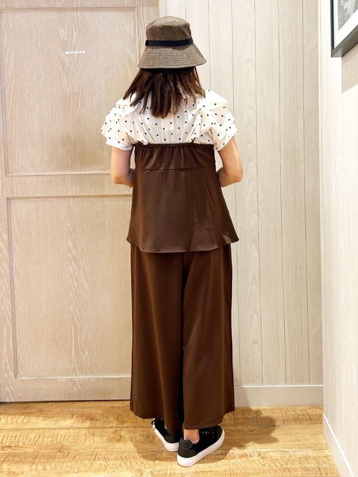 yukaさんの「SHOO･LA･RUE｜【無地/ドット柄】お袖フリルが華やぐ きれいめブラウス」を使ったコーディネート