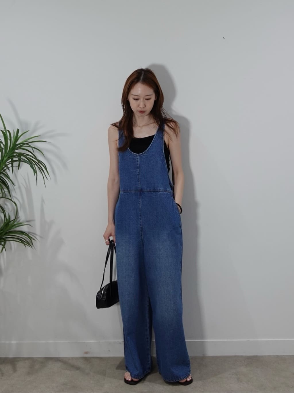 mitsukiさんの「INDIVI｜デニムサロペット」を使ったコーディネート