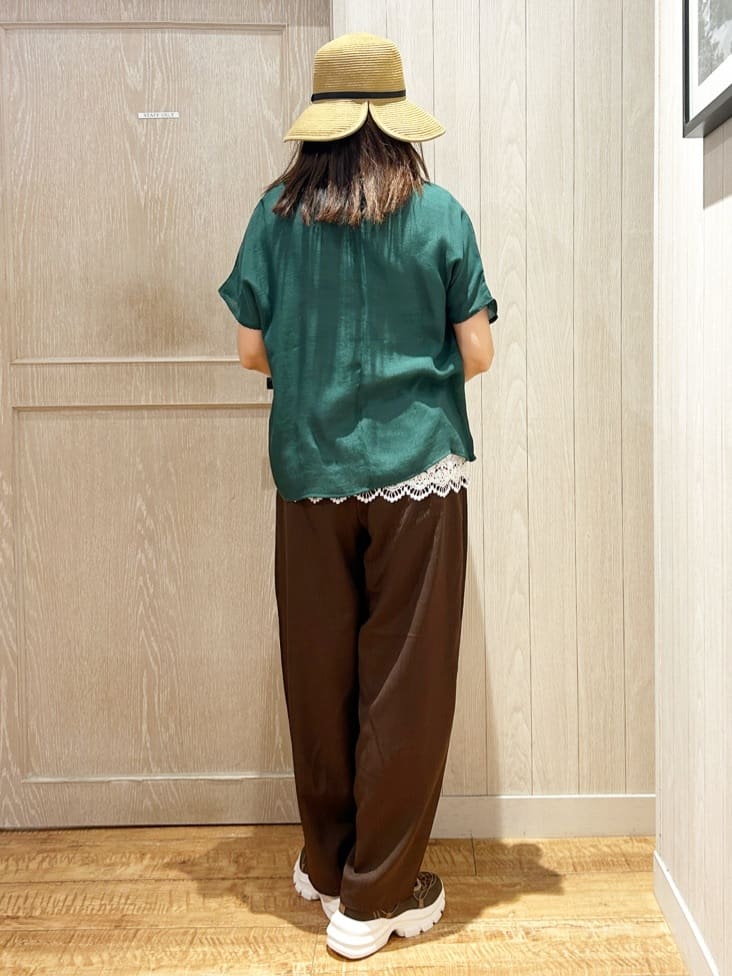 yukaさんの「SHOO･LA･RUE｜【S-LL】着るだけで簡単にコーデが決まる レースレイヤード風ドルマントップス」を使ったコーディネート