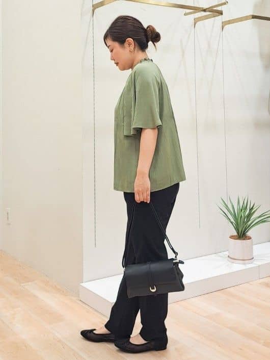 ふるさんの「grove｜キレイも動きやすさも　美脚見えハイパーストレッチパンツ」を使ったコーディネート