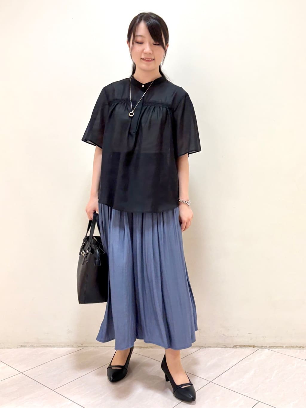 mikiさんの「Reflect｜【選べる5色◎／マシンウォッシュ可】シャーリングデザインブラウス」を使ったコーディネート