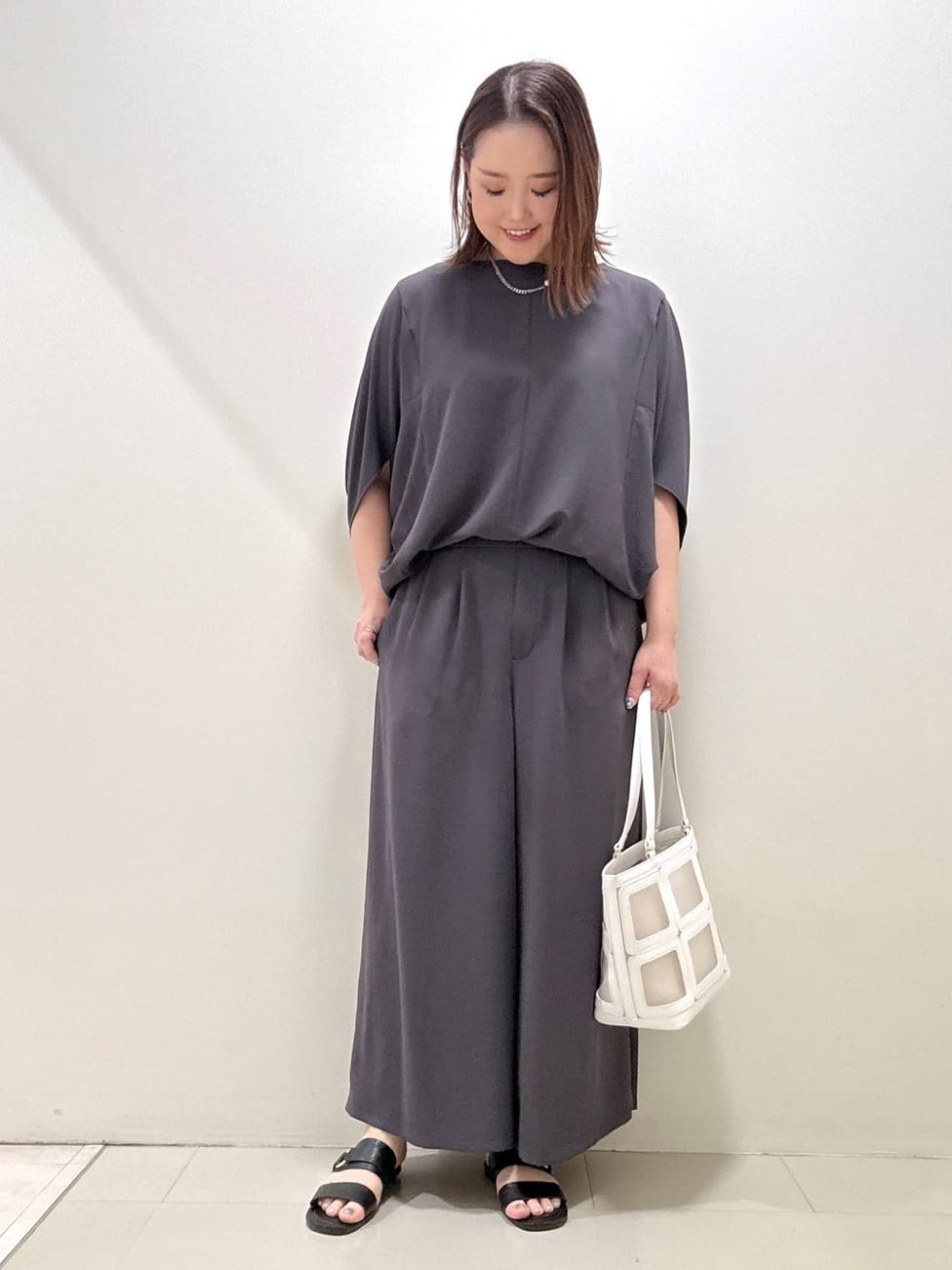 YUIさんの「UNTITLED｜メタリックメッシュトート」を使ったコーディネート