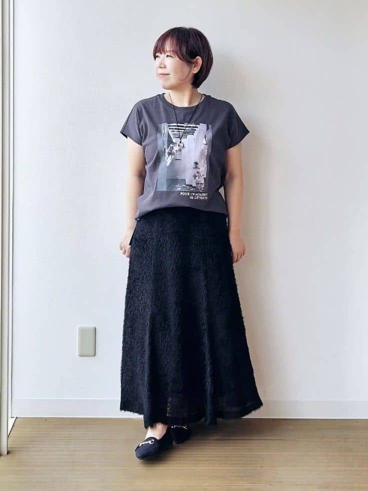 やじまさんの「UNTITLED｜【セットアップ可/後ろウエストゴム】フェザーマーメイドスカート」を使ったコーディネート