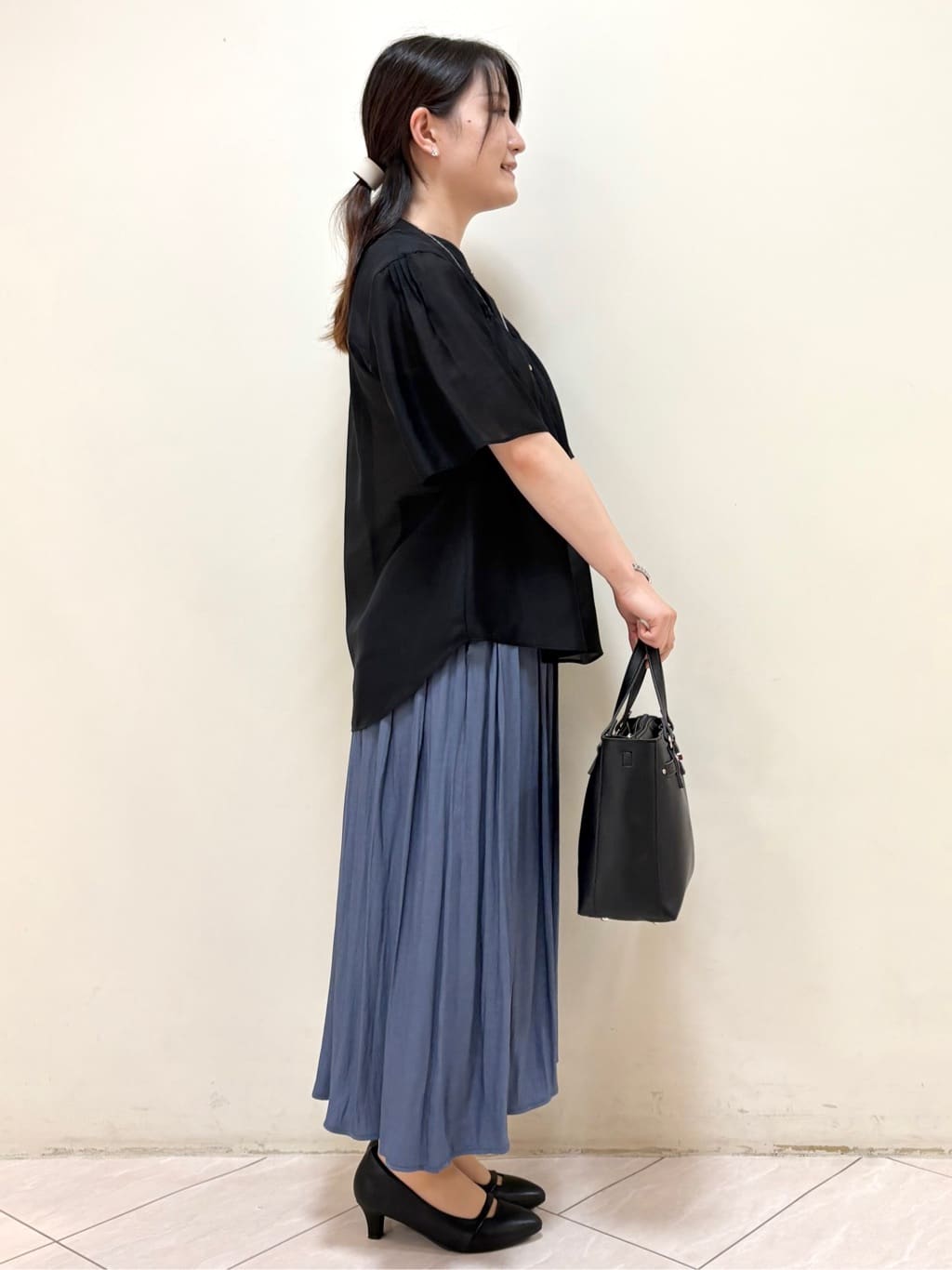 mikiさんの「Reflect｜【選べる5色◎／マシンウォッシュ可】シャーリングデザインブラウス」を使ったコーディネート