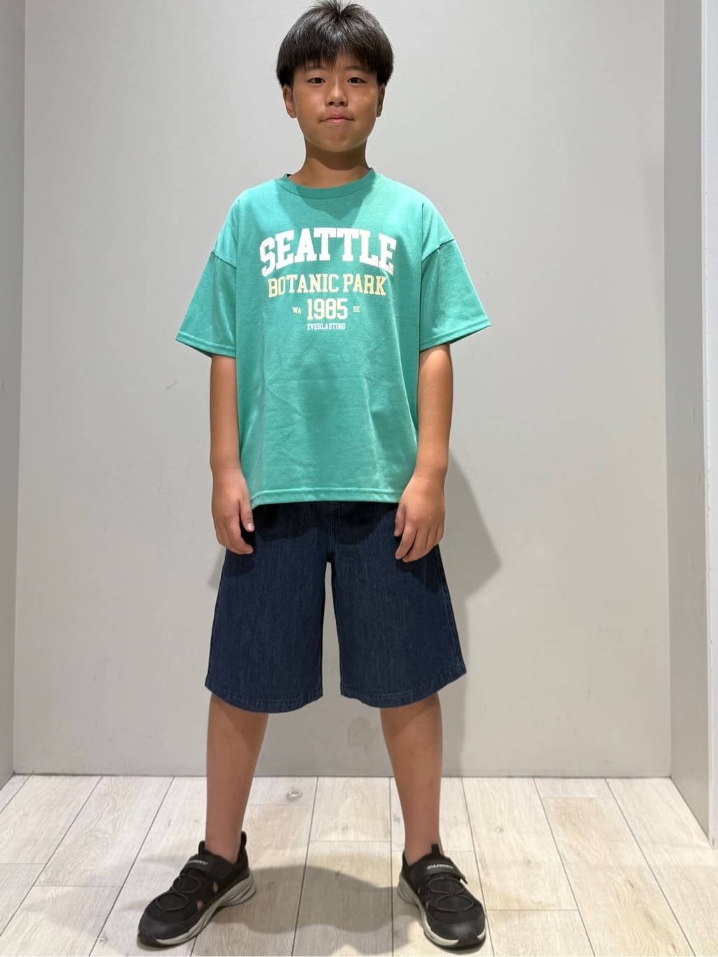 kuboさんの「THE SHOP TK｜【110－160】カレッジTシャツ/パパとおそろい」を使ったコーディネート