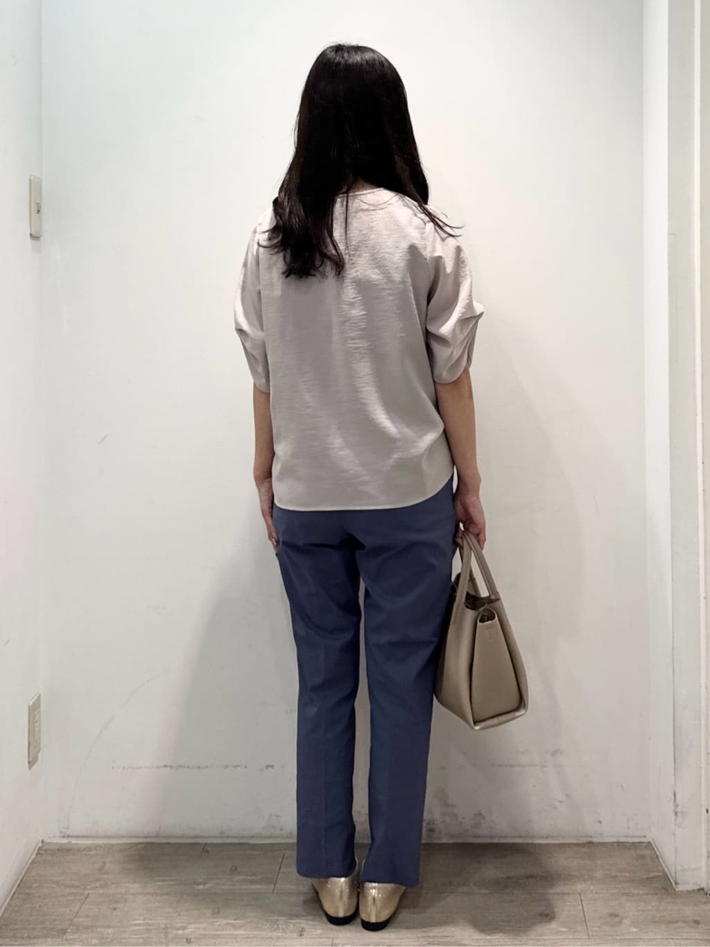 yuicciさんの「OPAQUE.CLIP｜麻混ハイストレッチイージースティックパンツ【洗濯機洗い可】」を使ったコーディネート