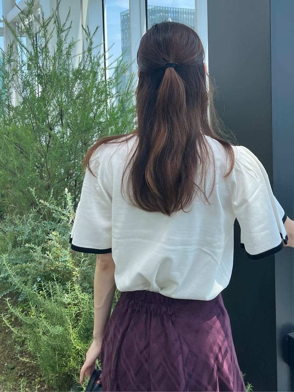 はばさんの「Couture brooch｜【フェミニン・5分袖・通勤】配色フレアスリーブニット」を使ったコーディネート