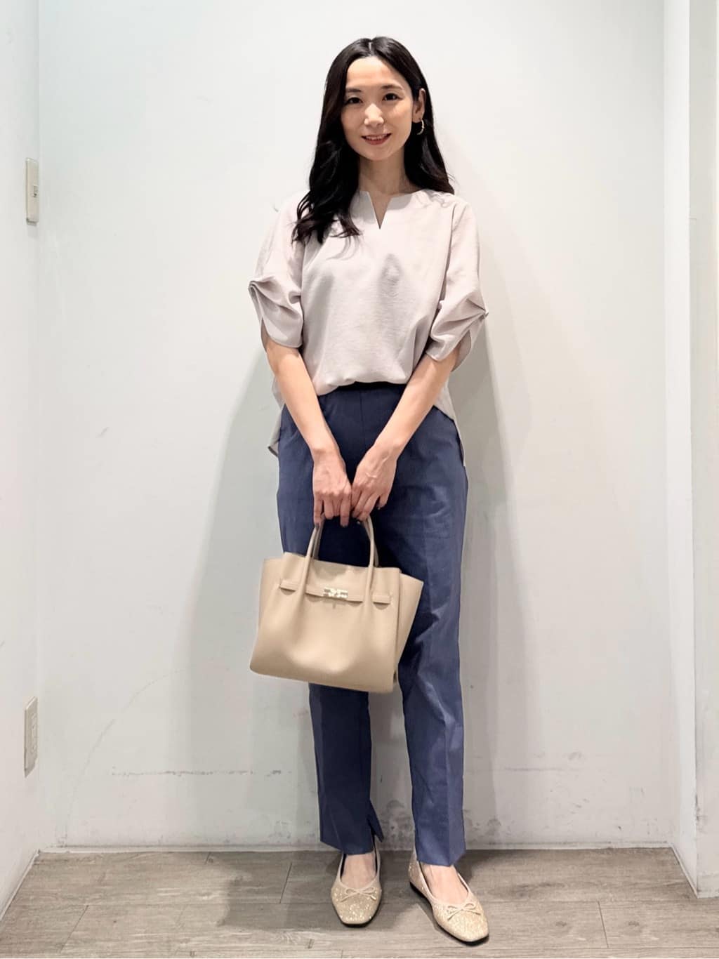 yuicciさんの「OPAQUE.CLIP｜麻混ハイストレッチイージースティックパンツ【洗濯機洗い可】」を使ったコーディネート