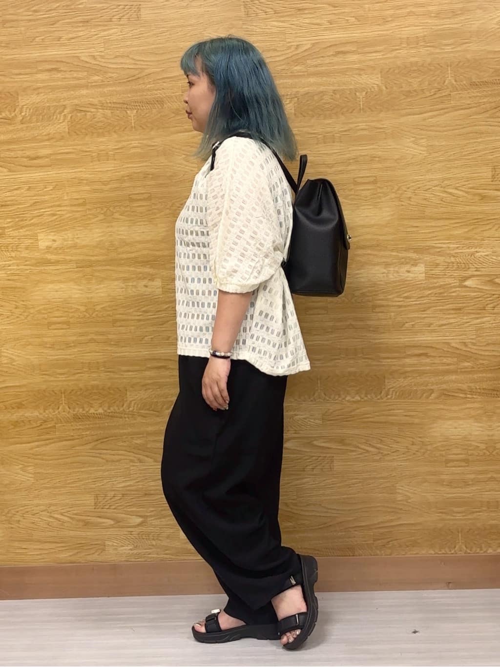 ぁむさんの「SHOO･LA･RUE｜【S-LL】涼やかで好印象 シアーチェック ドルマントップス」を使ったコーディネート